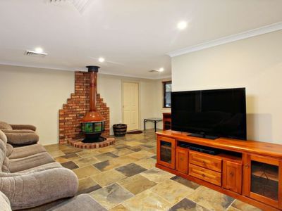 33 Dryberry Avenue, St Clair