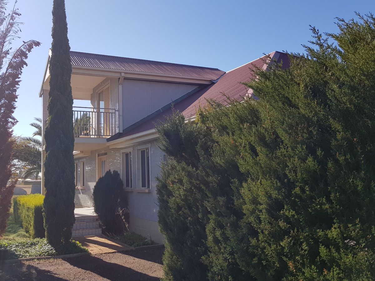 50 School Road, Corop