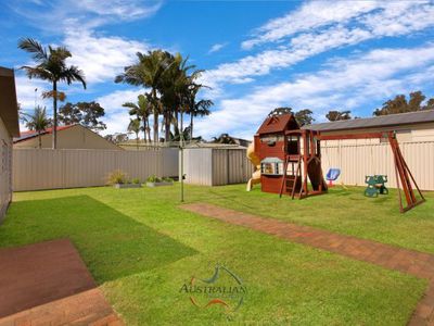 4 Macarthur Drive, St Clair
