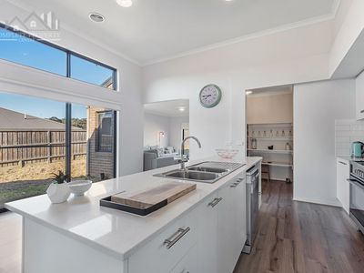 11 Yattarna Court, Broadford