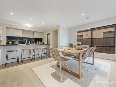 18 Featherwood Crescent, Craigieburn