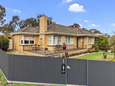 60 Specimen Hill Road, Golden Square