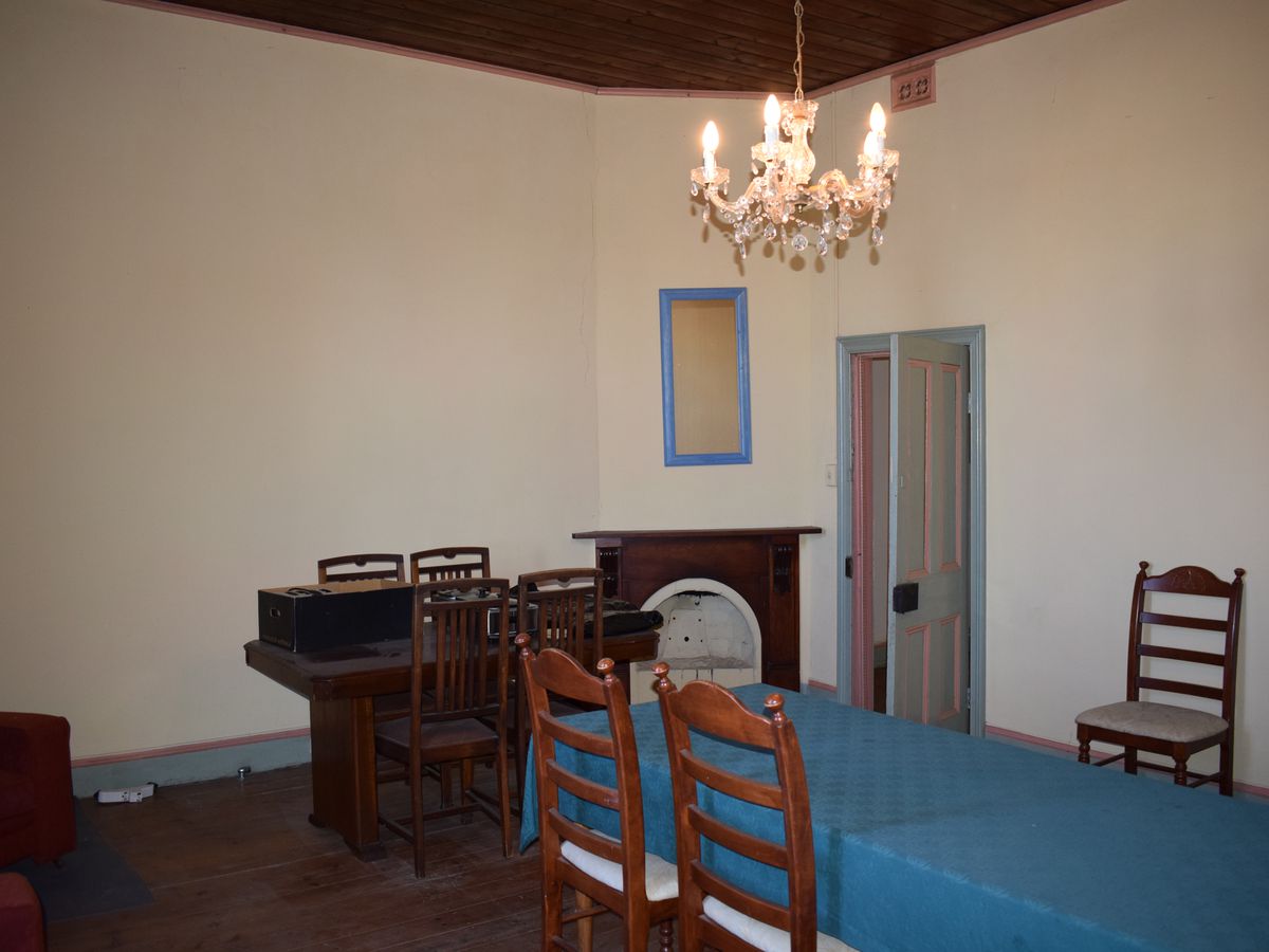 27 High Street, Charlton