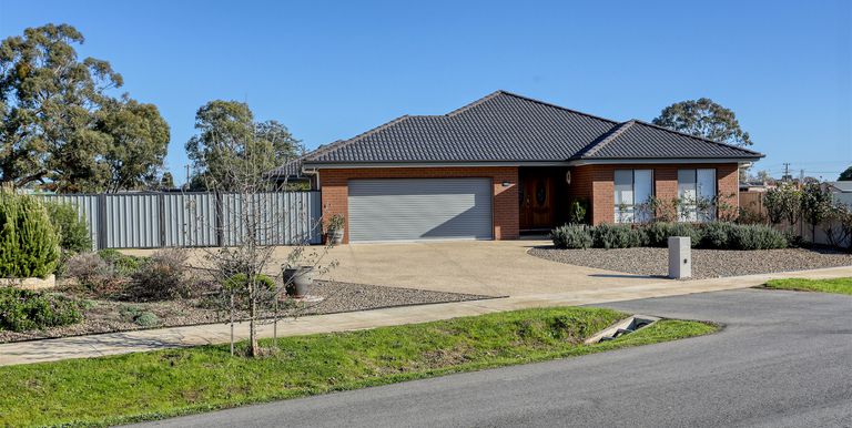 10 Mernda Avenue, Euroa 10 Mernda Avenue, Euroa