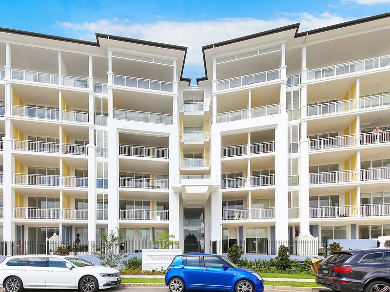 211 / 58 Peninsula Drive, Breakfast Point