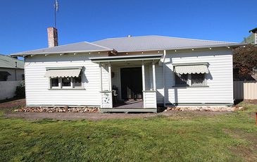 32 Railway Avenue, Horsham