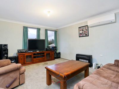 81 Explorers Way, St Clair