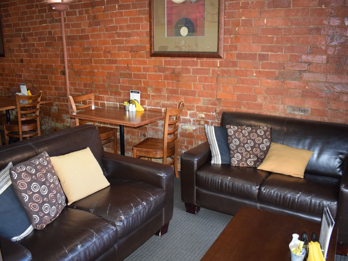 27 High Street, Charlton