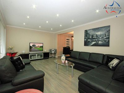 6 Galah Close, St Clair