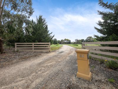 25 Billabong Drive, Monegeetta