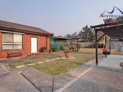 17 Benaud Court, St Clair