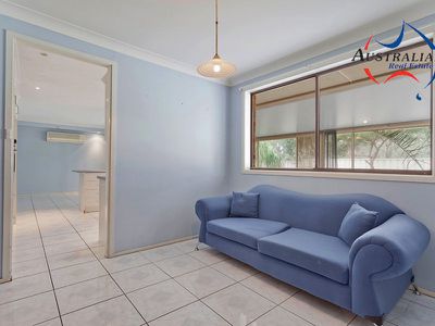 6 Hascombe Way, St Clair