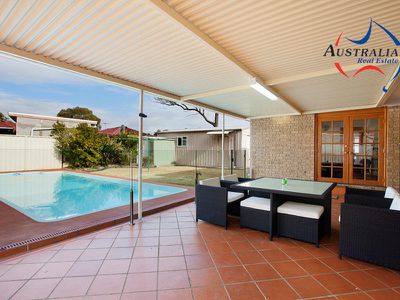 13 Alexandra Circuit, St Clair