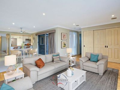 8 Pecos Close, St Clair