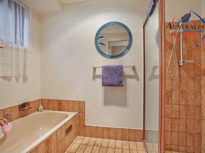 5 Seattle Close, St Clair