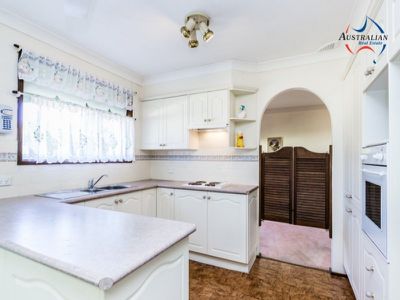 5 Bartok Grove, St Clair