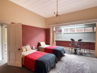 10 Littlebourne Road, Roslyn