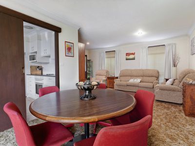 17 Benaud Court, St Clair