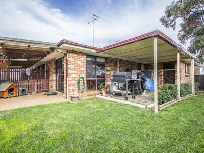 6 Nalong Street, St Clair