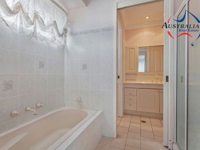 6 Hascombe Way, St Clair