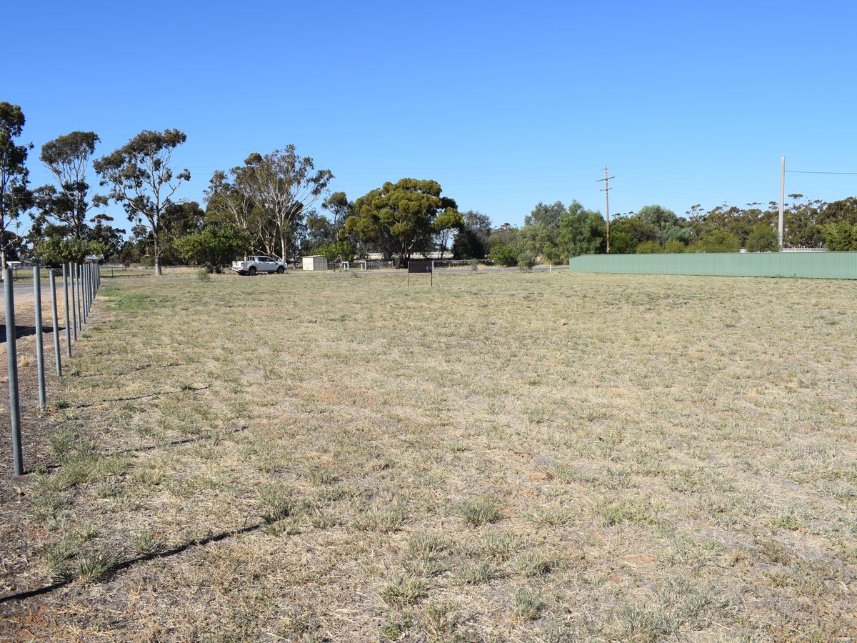 52 Davies Street, Charlton