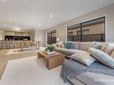 18 Featherwood Crescent, Craigieburn