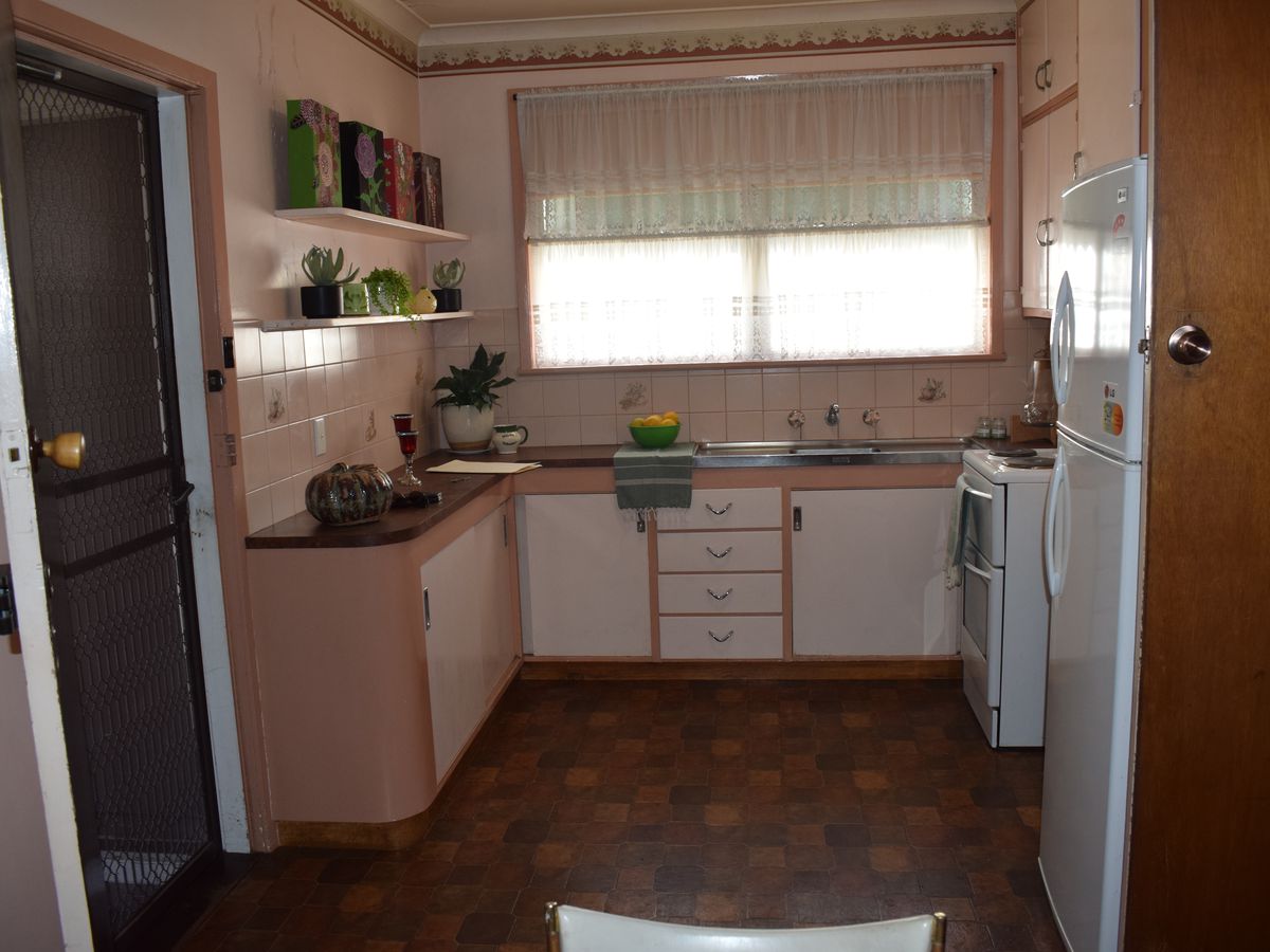 17 MacKenzie Street West, Golden Square