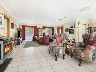 25 Billabong Drive, Monegeetta