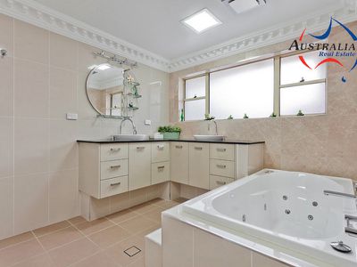 18 Strauss Road, St Clair