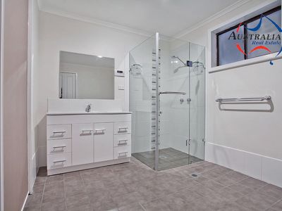 7 Snowy Close, St Clair