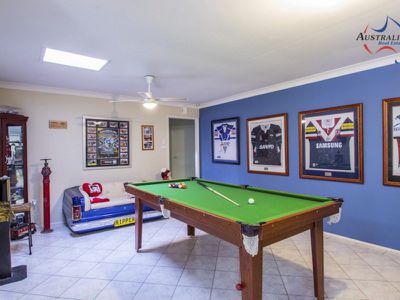 6 Nalong Street, St Clair