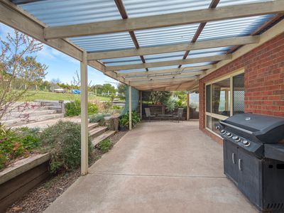 2 Larissa Close, Romsey