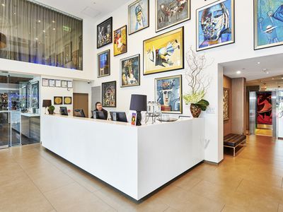 805 / 452 St Kilda Road, Melbourne