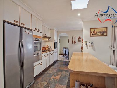 5 Seattle Close, St Clair