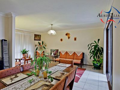 70 Cook Parade, St Clair