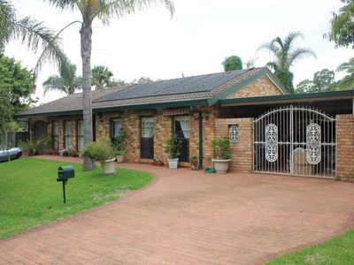 2 Glenrowan Way, St Clair