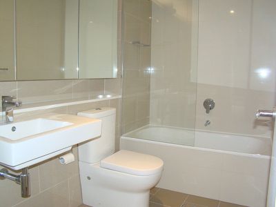 AG06 / 2 Saunders Close, Macquarie Park