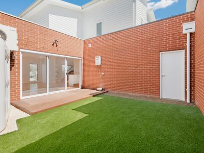 3 / 4 Moama Crescent, Pascoe Vale South
