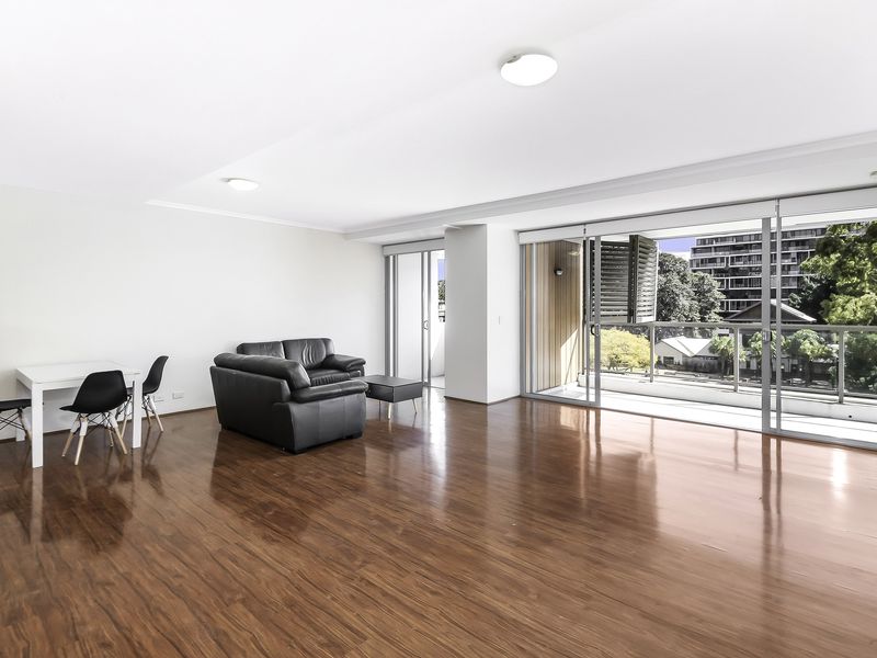 18 / 4 Grandstand Parade , Zetland