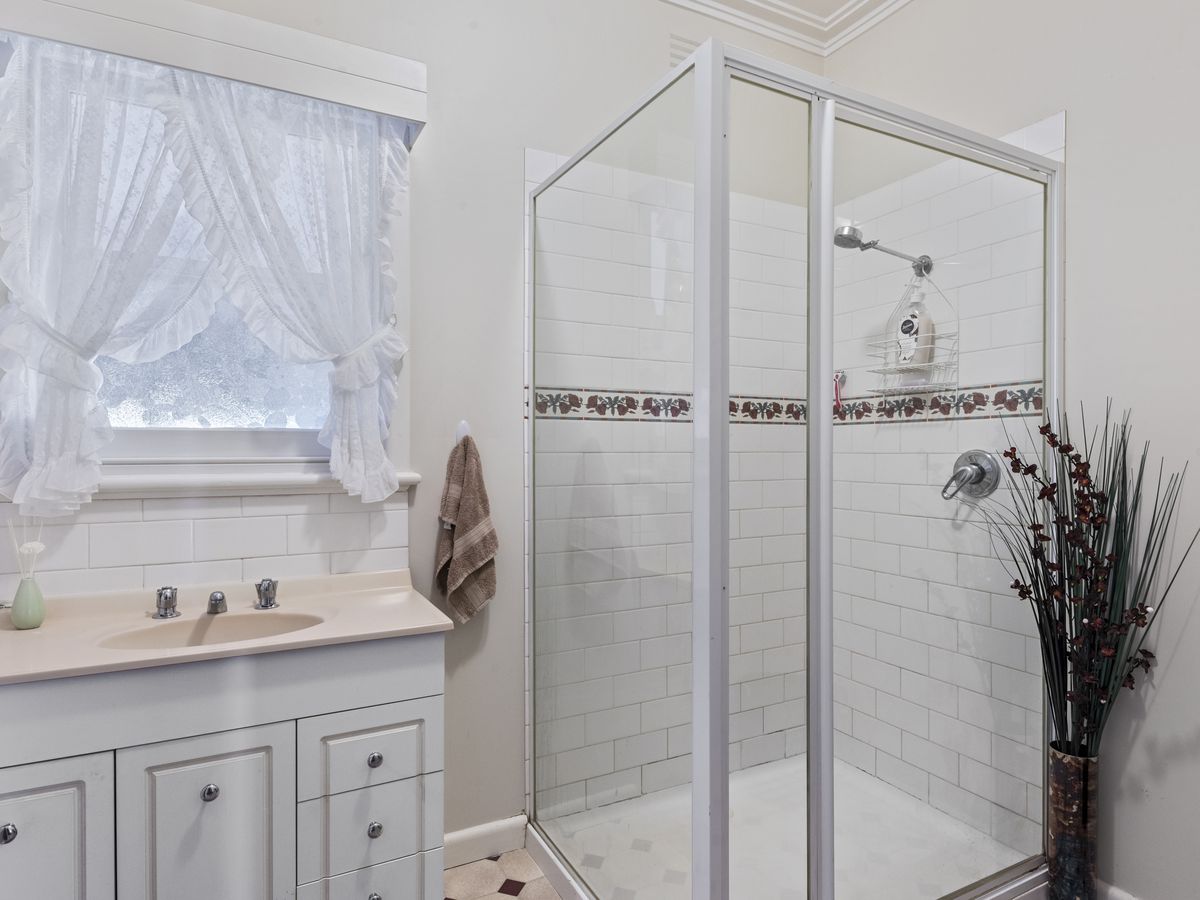 60 Specimen Hill Road, Golden Square