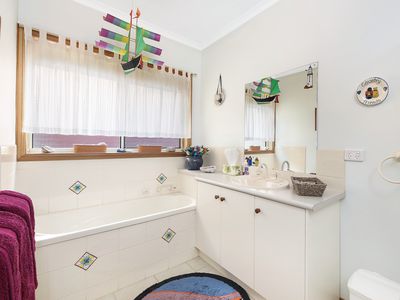 25 Billabong Drive, Monegeetta