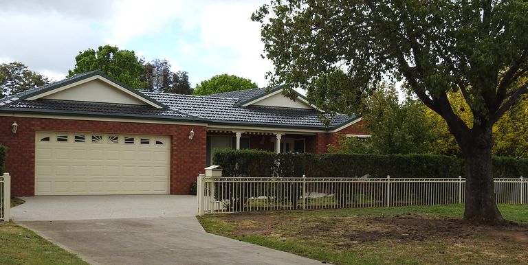 7 Orchid Street, Violet Town 7 Orchid Street, Violet Town