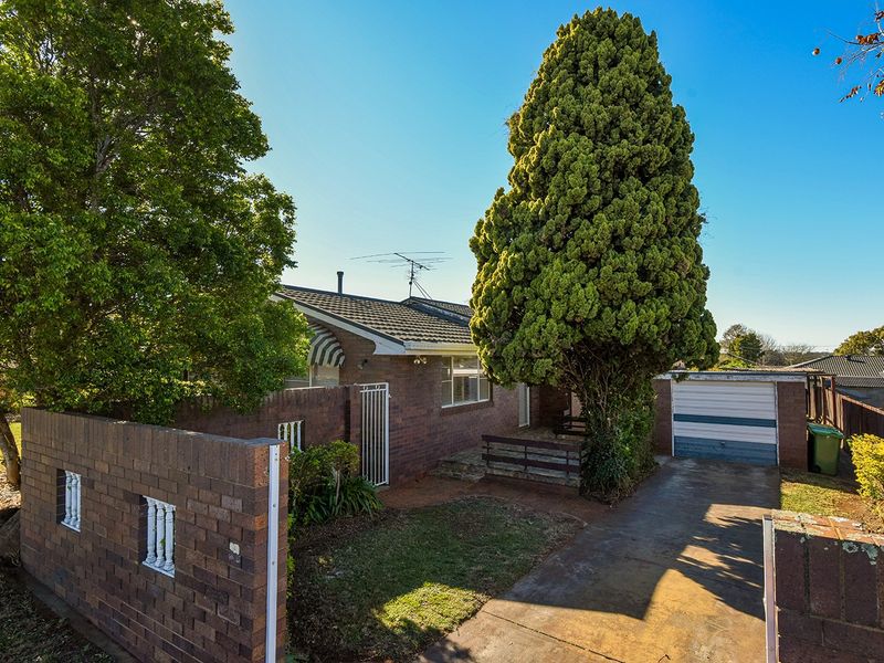 10 Maree Court, Centenary Heights