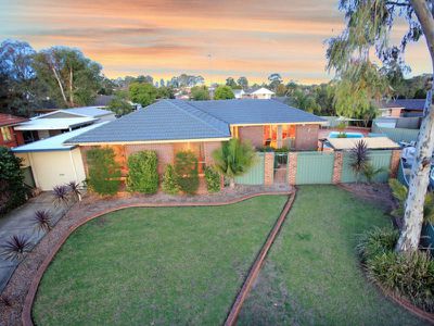 32 Menzies Cct,, St Clair