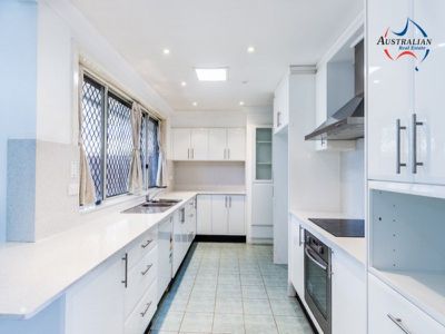 6 Kingfisher Way, St Clair