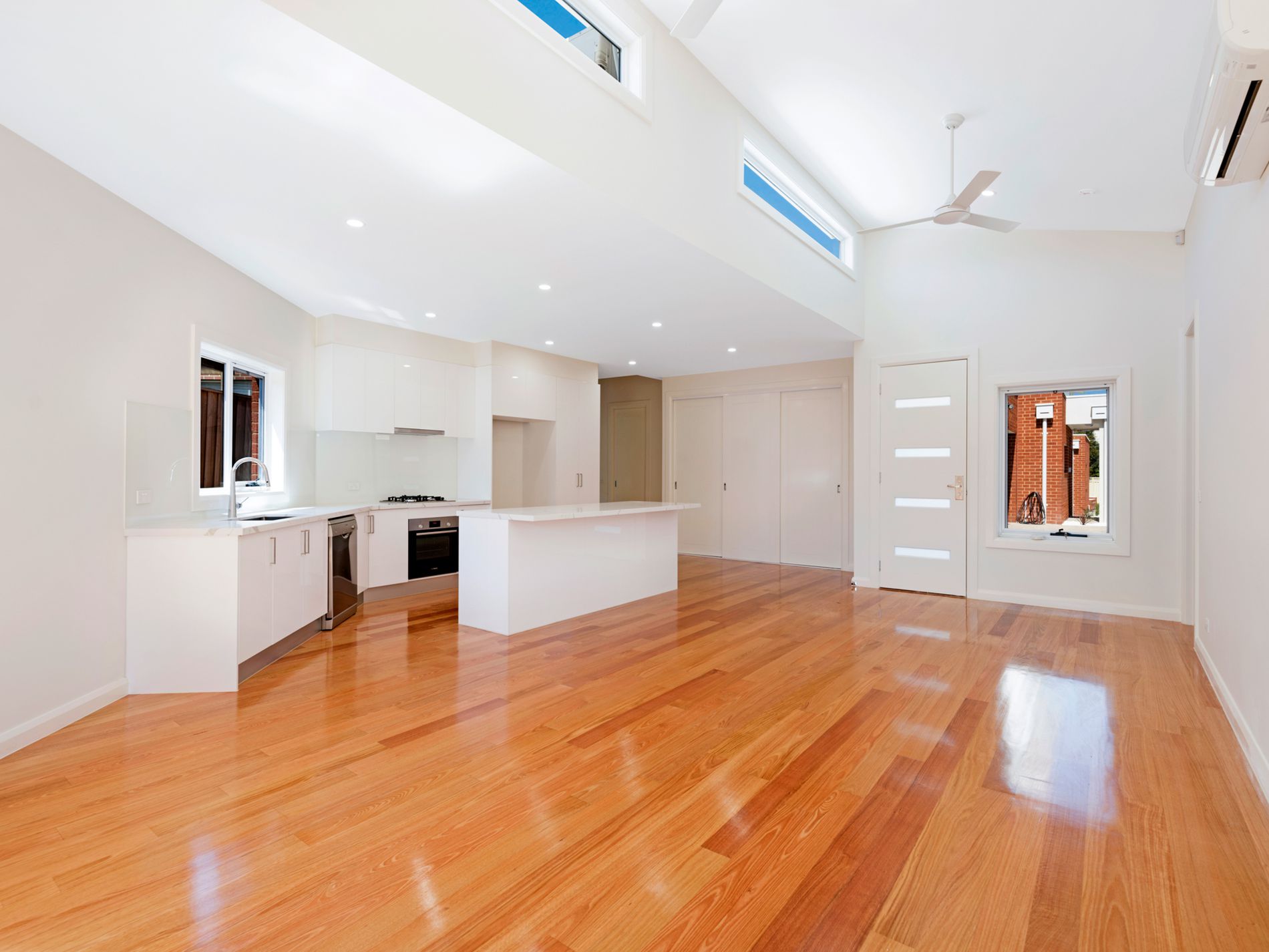 3 / 4 Moama Crescent, Pascoe Vale South