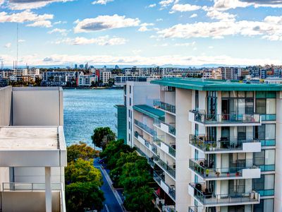 502 / 26 Rider Boulevard, Rhodes