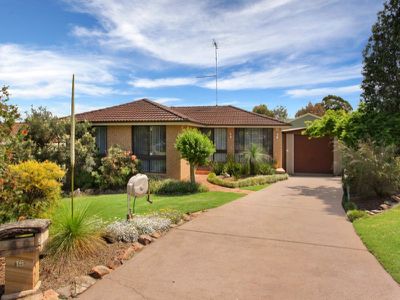 16 Verdi Glen, St Clair