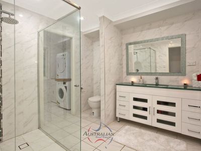 6 Kingfisher Way, St Clair