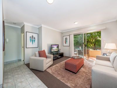 9 / 2A Walton Crescent, Abbotsford